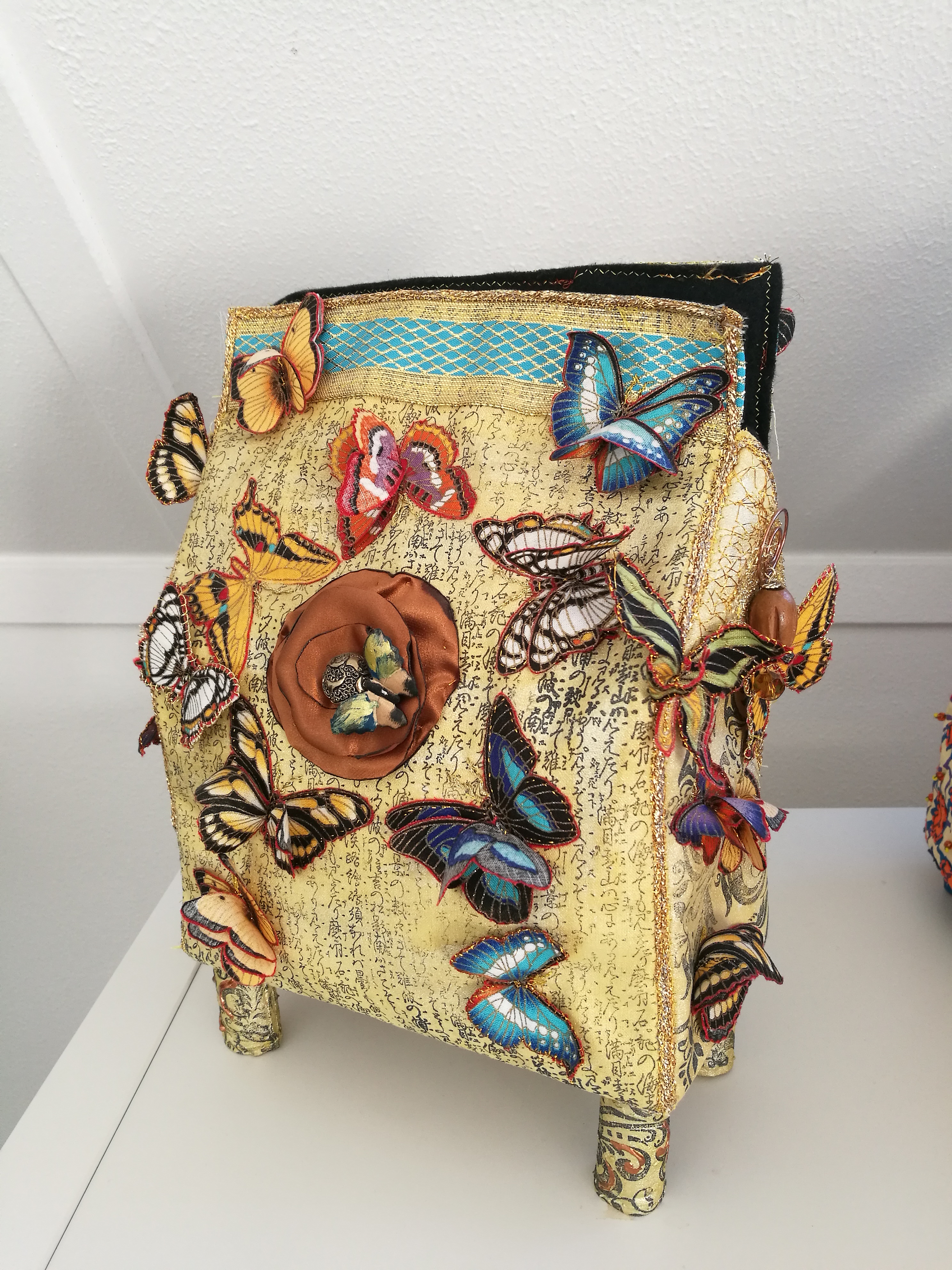 Button to buy Happy Days Hope Box